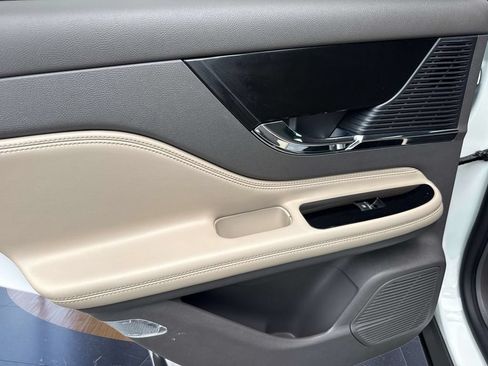 Certified 2022 Lincoln Corsair FWD image 12