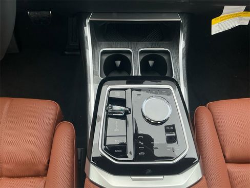 New 2026 BMW 750e xDrive image 11