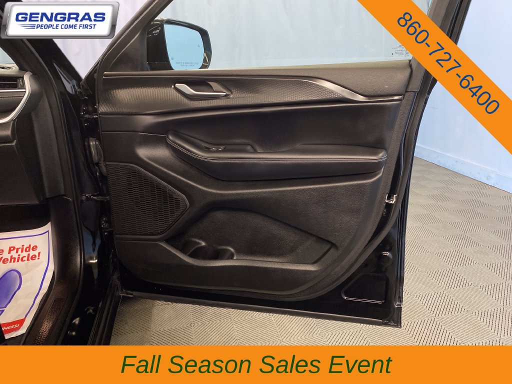 Used 2023 Jeep Grand Cherokee Altitude AWD/4WD image 46