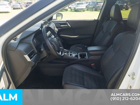 Used 2024 Mitsubishi Outlander SE AWD/4WD image 7