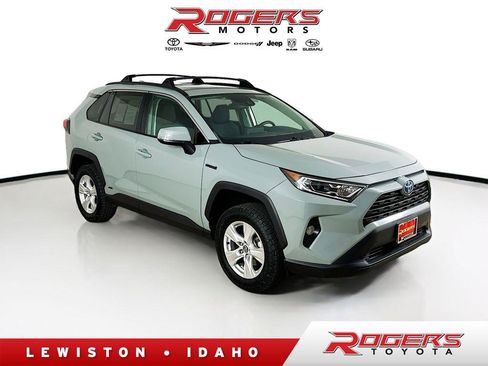 Used 2021 Toyota RAV4 XLE w/ Convenience Package AWD/4WD image 1