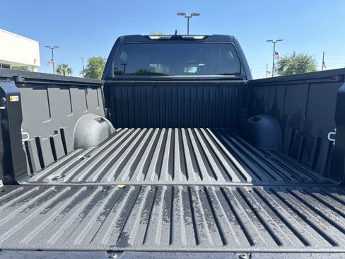 Used 2025 Toyota Tundra Limited AWD/4WD image 32