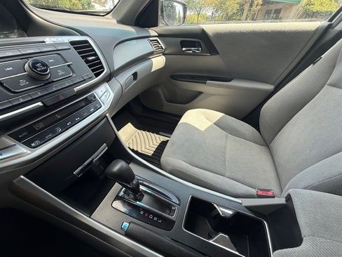 Used 2013 Honda Accord LX image 17