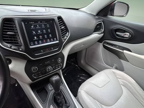 Used 2021 Jeep Cherokee Latitude Lux w/ Sun & Sound Group FWD image 25