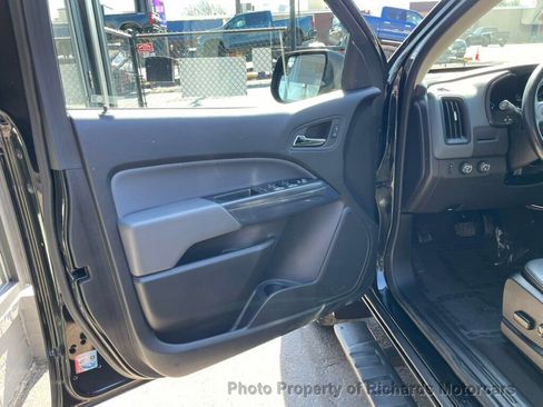 Used 2022 Chevrolet Colorado Z71 w/ Z71 Midnight Edition AWD/4WD image 10
