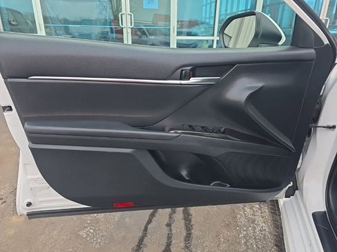 Used 2024 Toyota Camry SE image 10