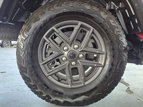 Used 2024 Jeep Gladiator Sport AWD/4WD image 61