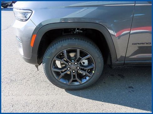 New 2025 Jeep Grand Cherokee Limited image 4