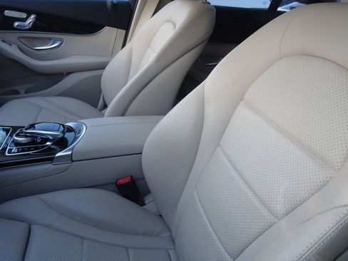Used 2017 Mercedes-Benz GLC 300 4MATIC image 8