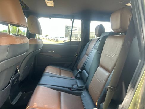 Used 2024 Lexus GX 550 w/ Accessory Package (2T) AWD/4WD image 16