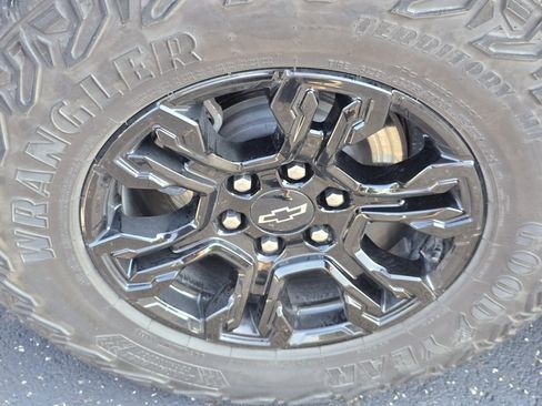 Used 2023 Chevrolet Silverado 1500 ZR2 w/ Technology Package AWD/4WD image 13