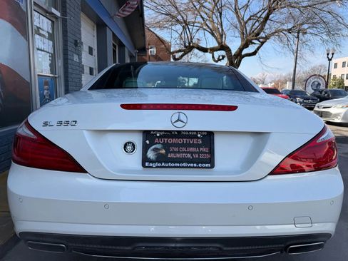 Used 2016 Mercedes-Benz SL 550 w/ Driver Assistance Package image 4
