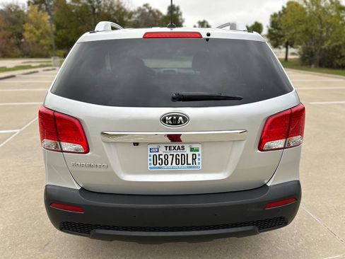 Used 2013 Kia Sorento LX w/ Convenience Pkg image 7