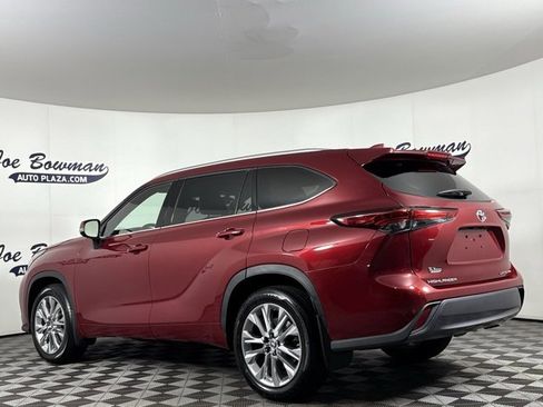 Used 2023 Toyota Highlander Limited image 9