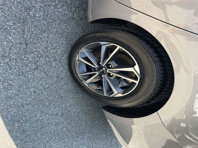 Used 2024 Kia Forte LXS FWD image 14