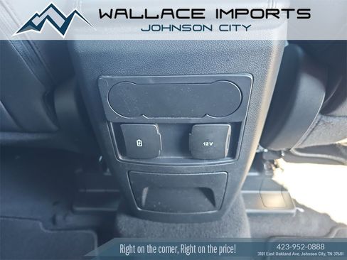 Used 2023 Ford Explorer XLT image 27