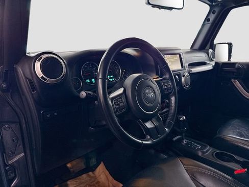 Used 2017 Jeep Wrangler Unlimited Rubicon w/ Connectivity Group image 10