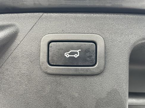 Used 2019 Land Rover Discovery Sport HSE image 38