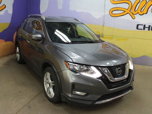 Used 2019 Nissan Rogue SV FWD image 2
