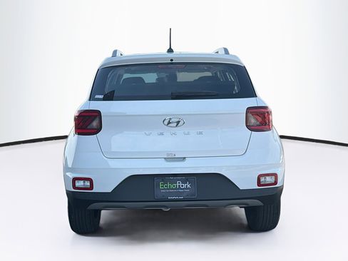 Used 2025 Hyundai Venue SEL FWD image 7