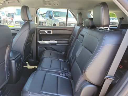 Used 2024 Ford Explorer XLT w/ Equipment Group 202A RWD image 12