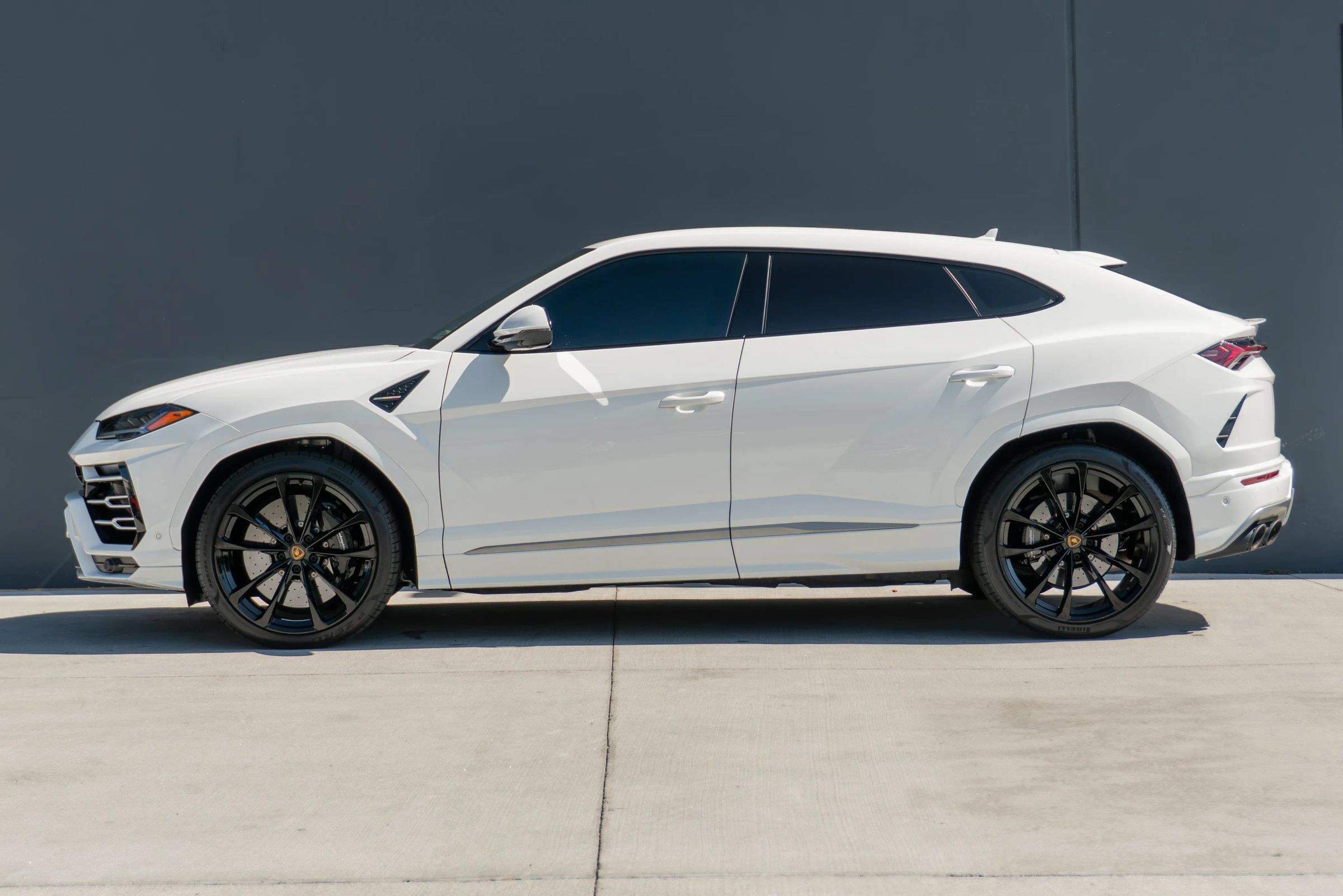 Used 2022 Lamborghini Urus AWD/4WD image 2