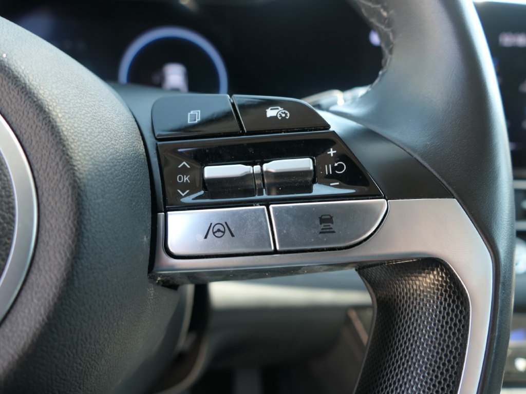 Used 2024 Hyundai Elantra Limited FWD image 13