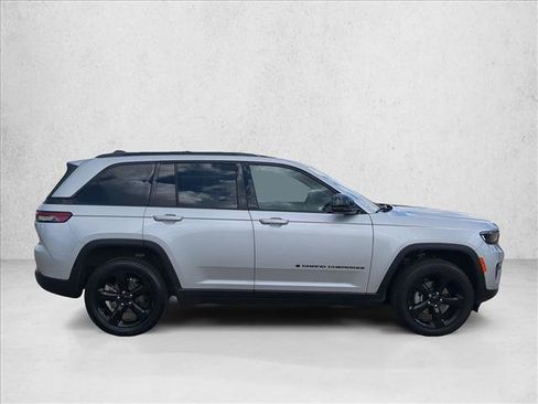 Certified 2024 Jeep Grand Cherokee Altitude RWD image 4