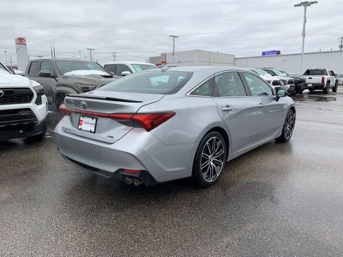 Used 2019 Toyota Avalon XSE image 4