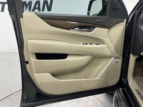 Used 2019 Cadillac Escalade Luxury image 17