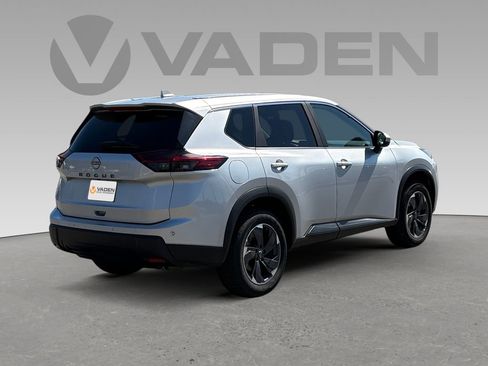 Used 2025 Nissan Rogue SV image 18