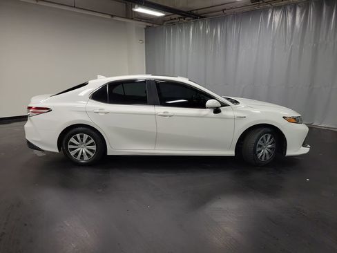 Used 2020 Toyota Camry LE w/ Sunroof Package FWD image 9