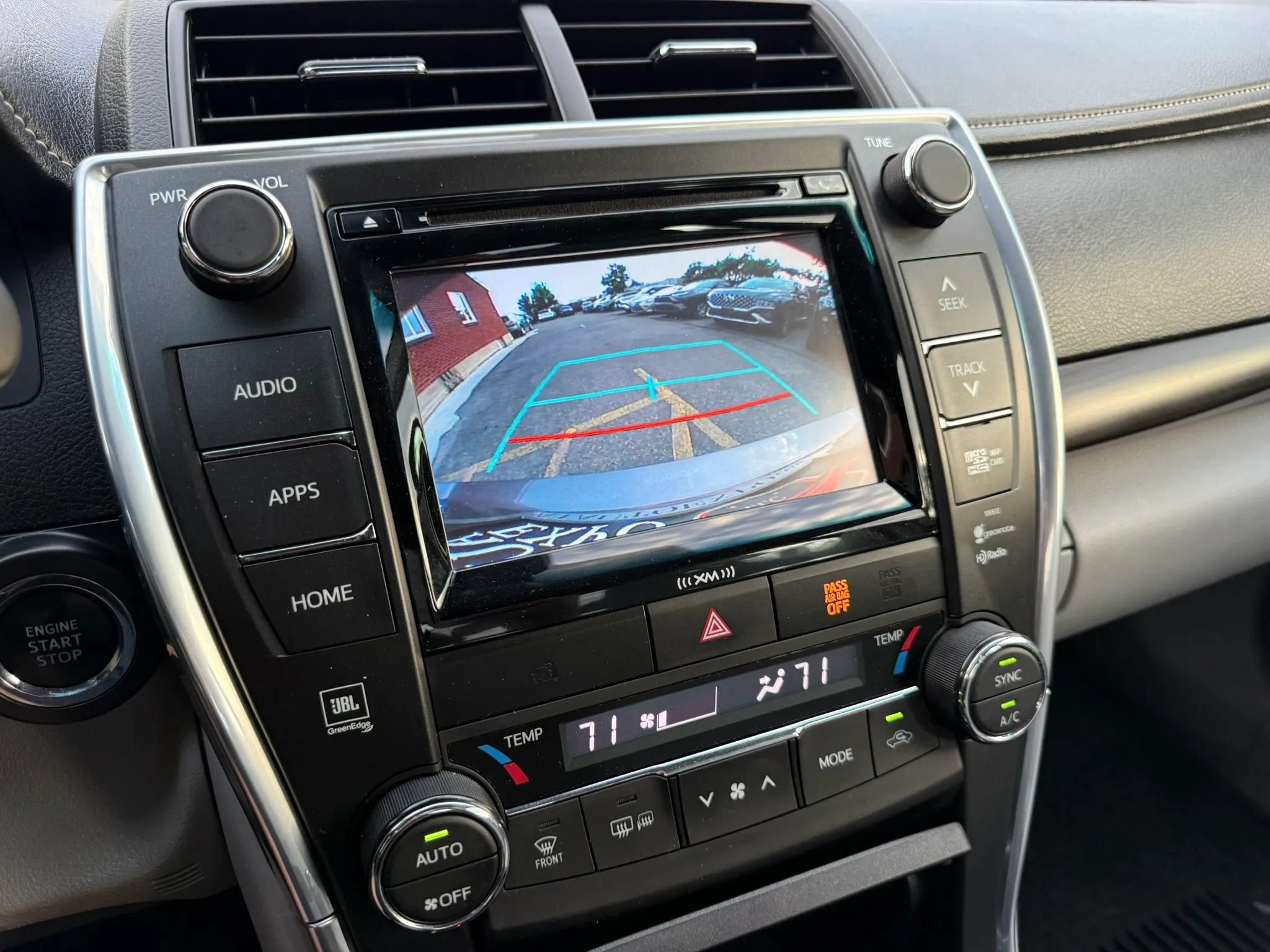 Used 2017 Toyota Camry XLE w/ Moonroof Package FWD image 25