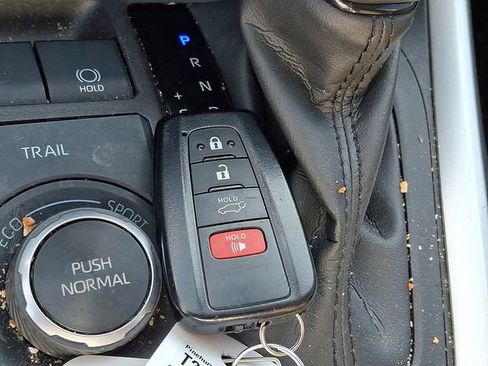 Used 2022 Toyota RAV4 XLE Premium image 12