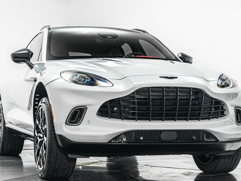 Used 2021 Aston Martin DBX AWD/4WD image 3