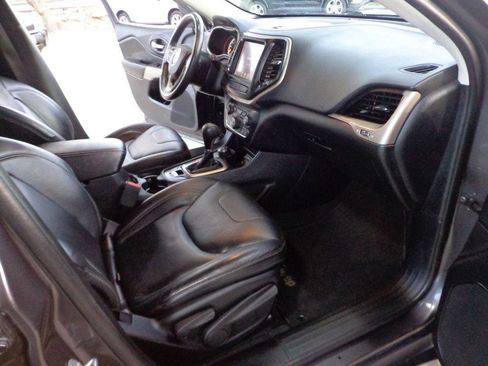 Used 2017 Jeep Cherokee Limited image 18