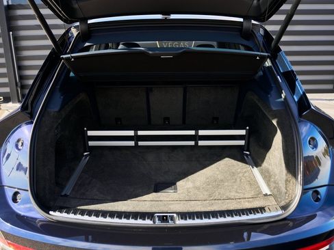 Used 2021 Bentley Bentayga image 16