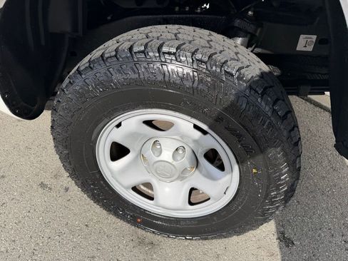 Used 2019 Toyota Tacoma SR w/ SR Convenience Package image 12