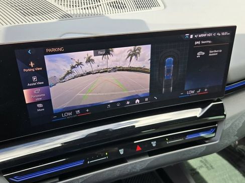 Used 2024 BMW 530i w/ Convenience Package RWD image 19