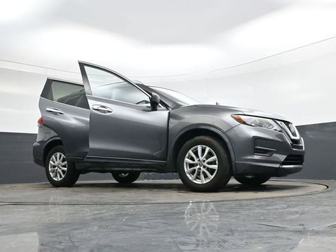 Used 2018 Nissan Rogue SV image 41
