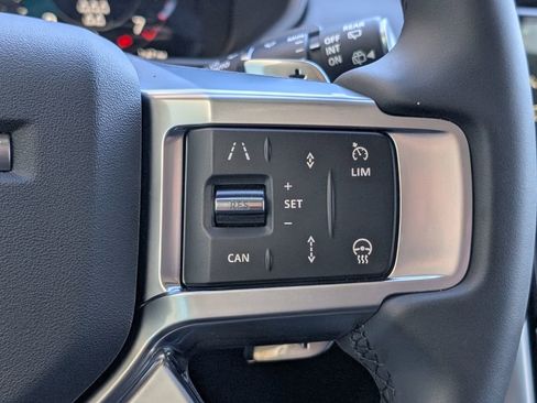 Certified 2024 Land Rover Discovery Dynamic SE image 25