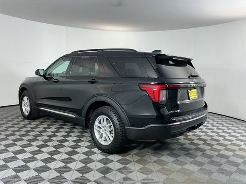 Used 2025 Ford Explorer Active AWD/4WD image 7
