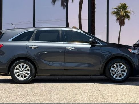 Used 2019 Kia Sorento FWD V6 image 18