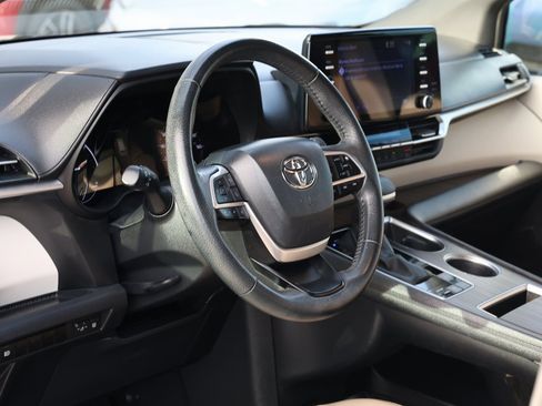 Used 2024 Toyota Sienna XLE image 13