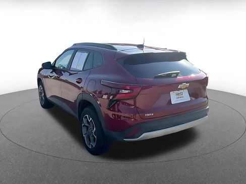 Used 2025 Chevrolet Trax LT w/ LT Convenience Package image 11