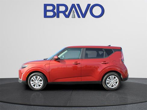 Used 2023 Kia Soul LX image 7