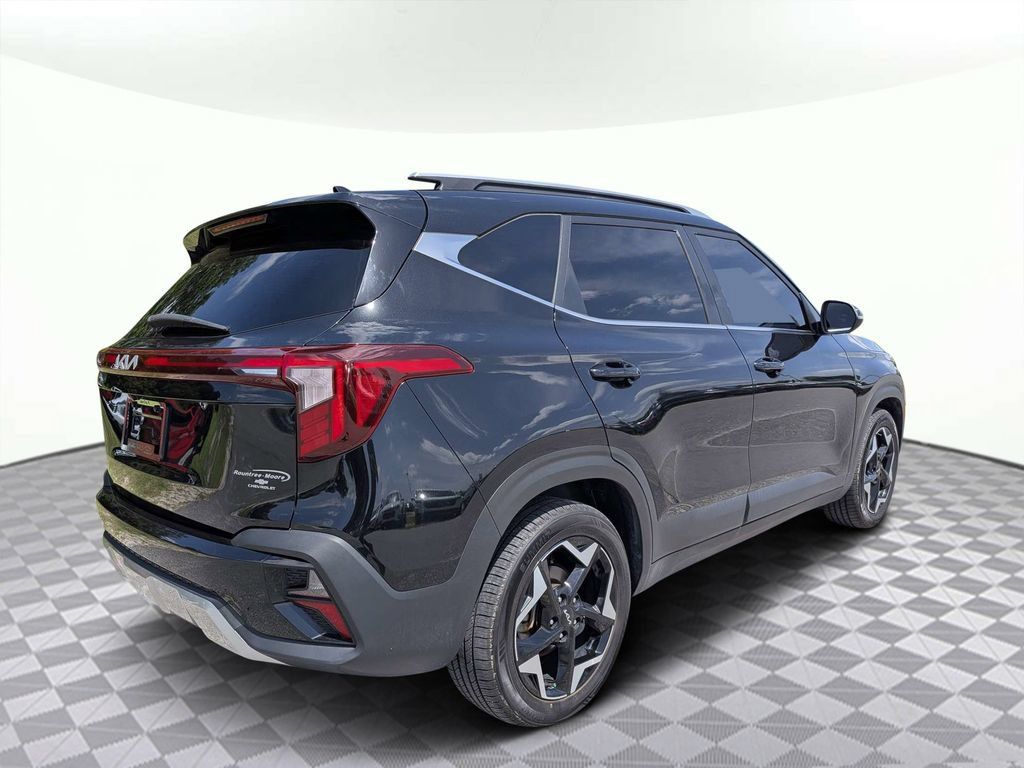 Used 2024 Kia Seltos EX FWD image 4