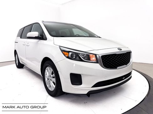 Used 2017 Kia Sedona LX FWD image 1