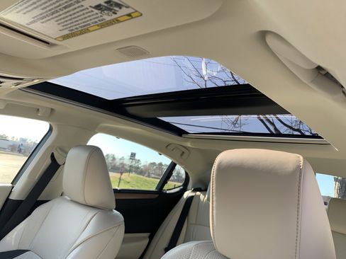 Used 2025 Lexus ES 350 Ultra Luxury image 28