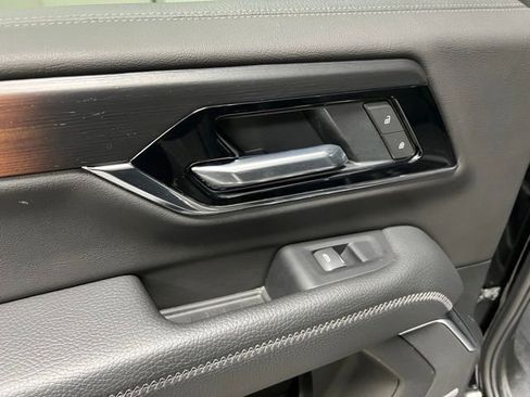 Used 2025 GMC Yukon XL Denali image 46